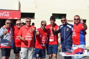 At the half time break Fran Gil (tracksuit) suggested a photo with thumbs up to our friend and UD fan John Holsten. Get well soon.
